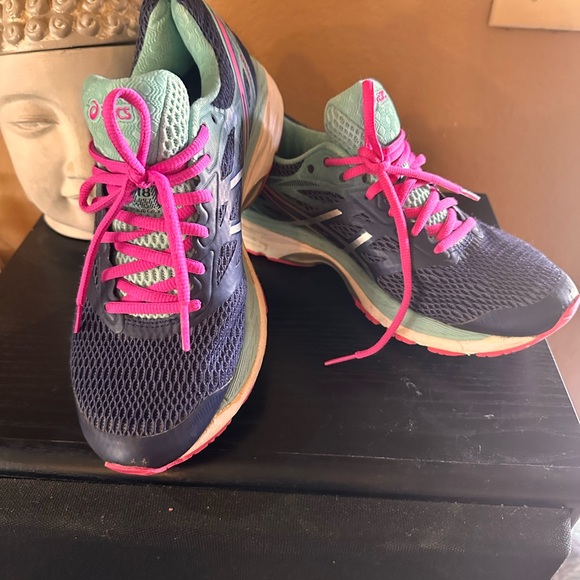 Vibrant ASICS running shoes. size 9 - Picture 2 of 3